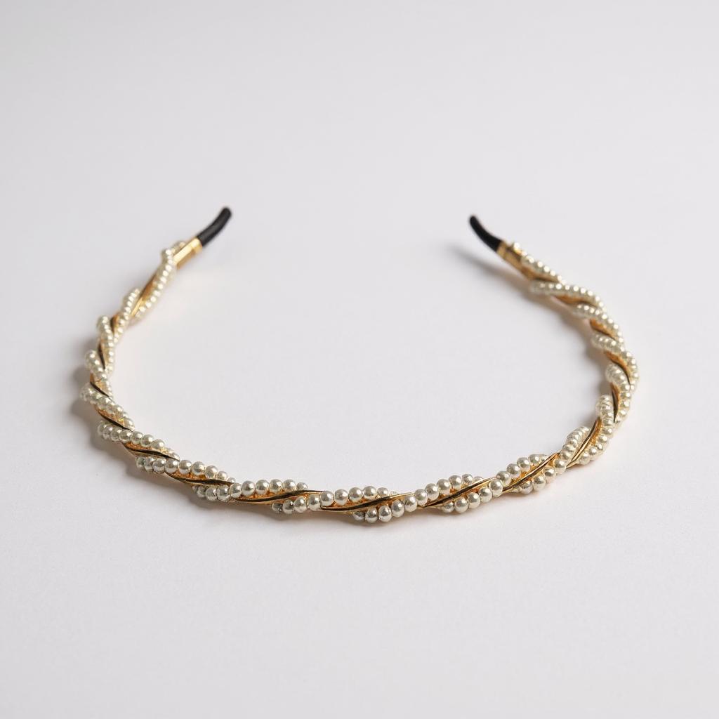 Diadema trenzada con perlas